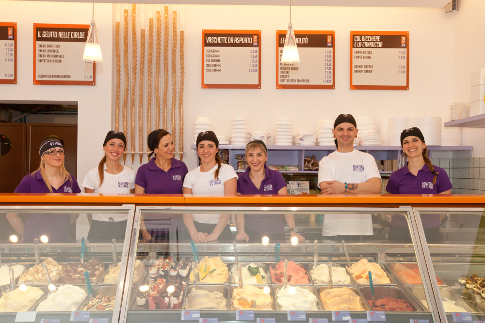 foto staff gelateria quartu cagliari icestreet
